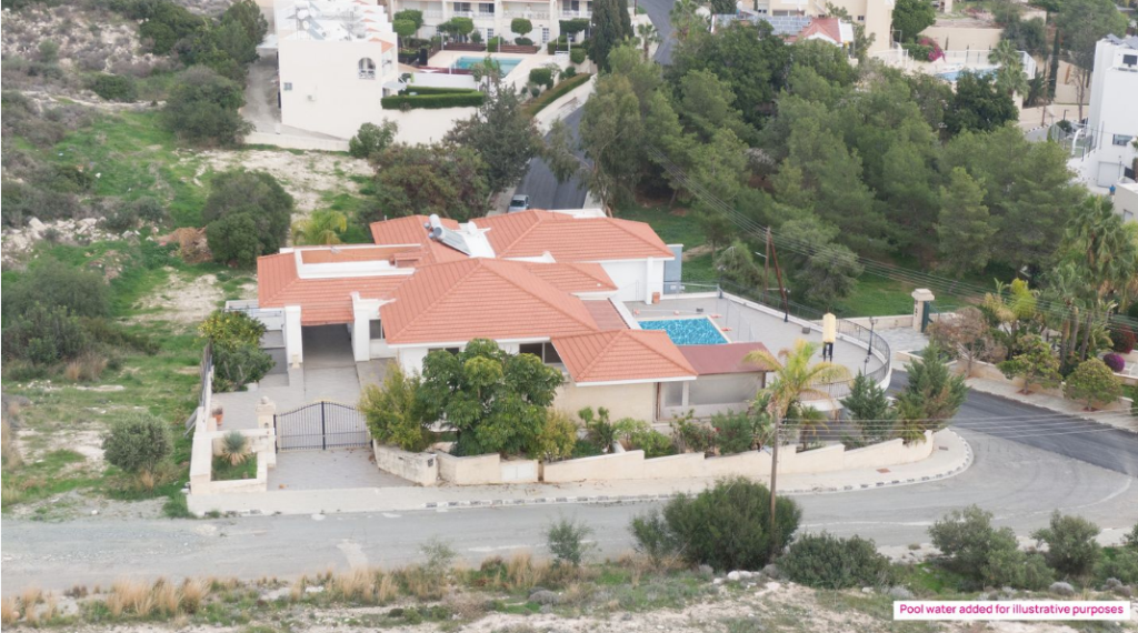 6 Bedroom House for Sale in Agios Tychonas, Limassol