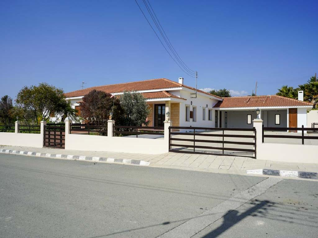 4 Bedroom Bungalow for Sale in Psematismenos, Larnaca