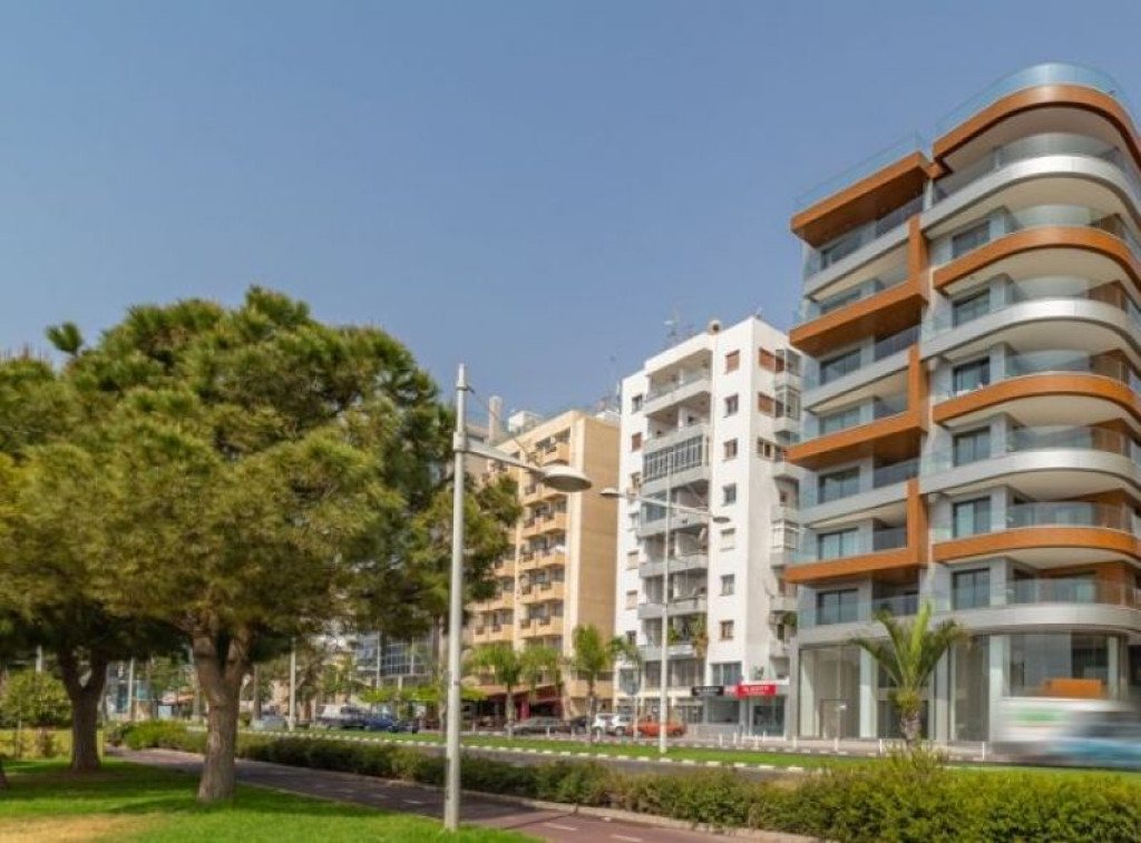 3 Bedroom Apartment for Rent in Molos, Limassol