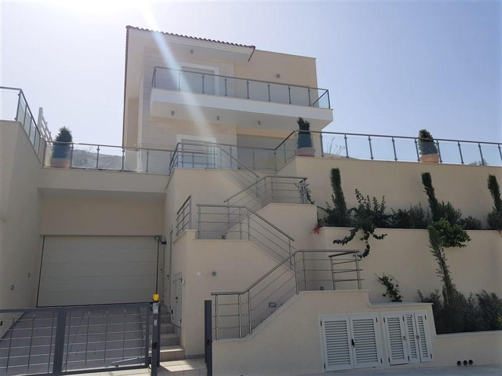 5 Bedroom House for Rent in Agios Tychonas, Limassol