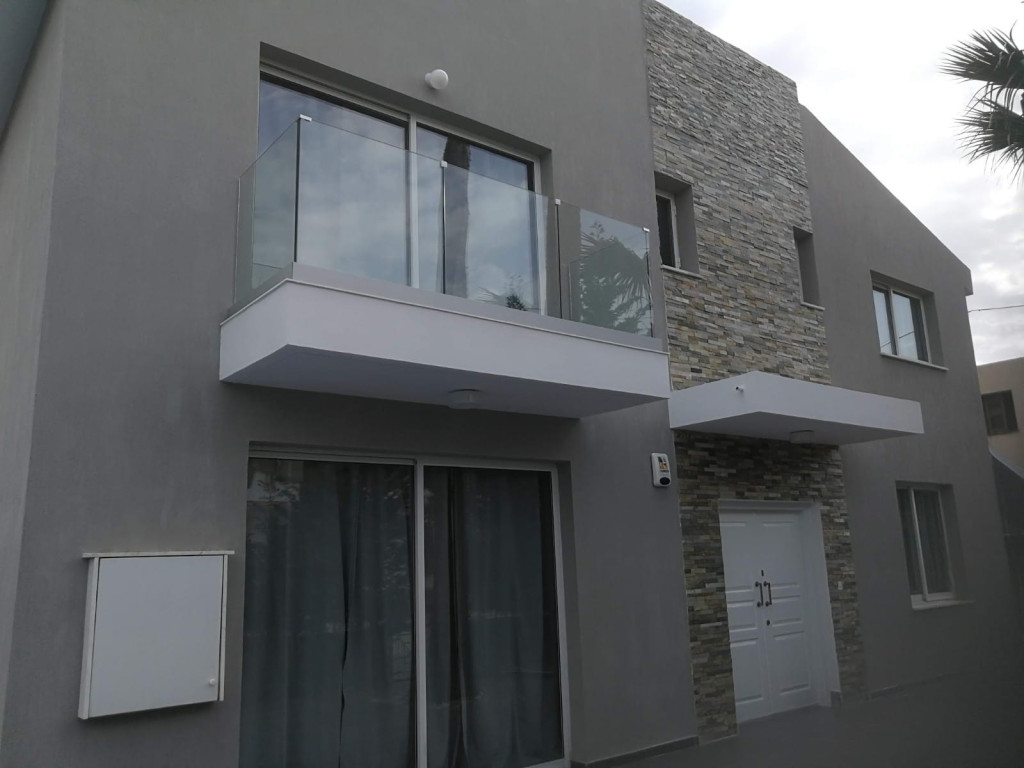 4+1 Bedroom Villa for Sale near Pizza Hut in Germasoyeia, Limassol