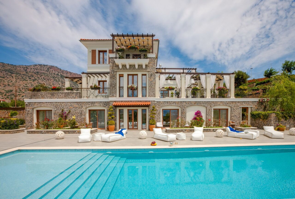 5 Bedroom Villa for Sale in Elounda, Crete, Greece