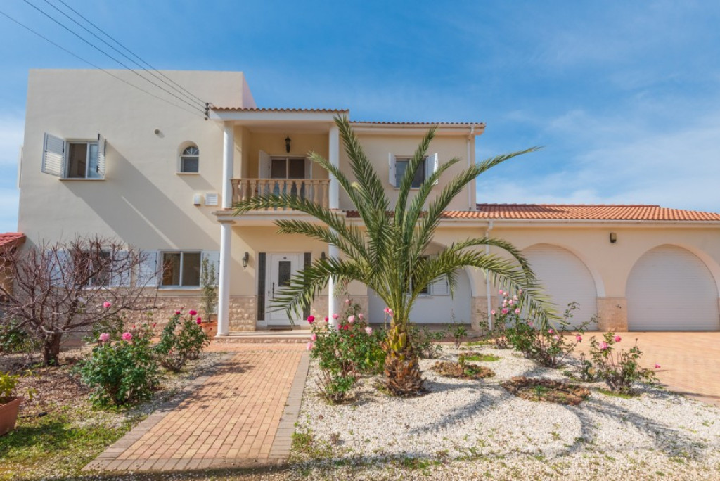 4 Bedroom House for Sale in Agua Marina, Chrysochous, Paphos