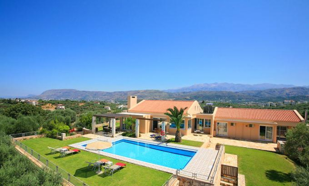 4 Bedroom Villa For Sale in Chania, Greece