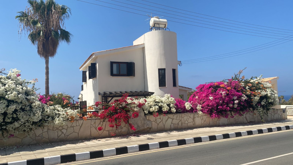 3 Bedroom House for Sale in Sea Caves, Paphos