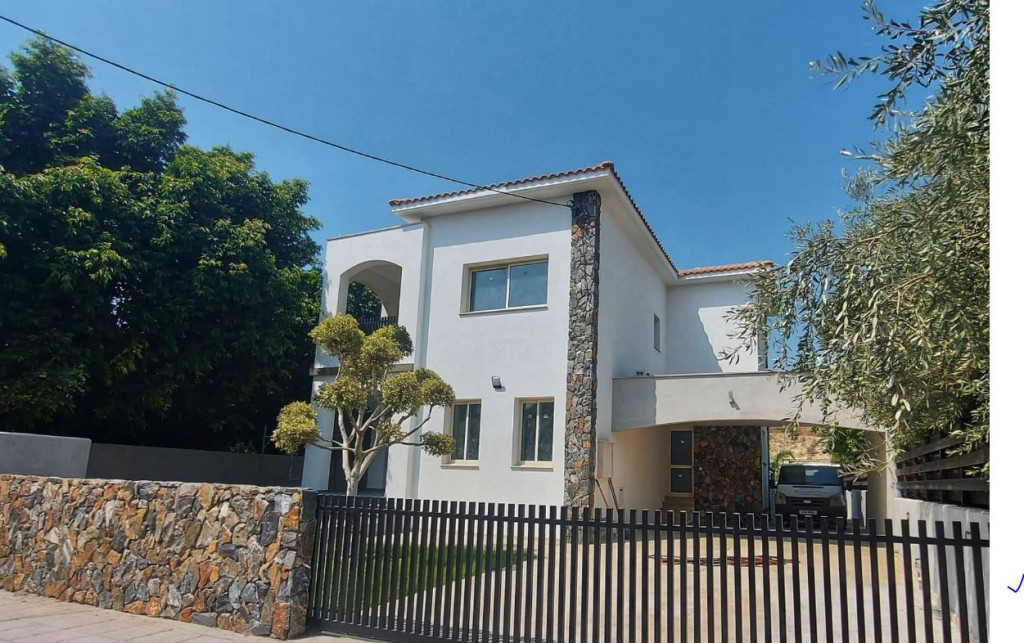 5 Bedroom Villa for Rent in Agios Tychonas, Limassol